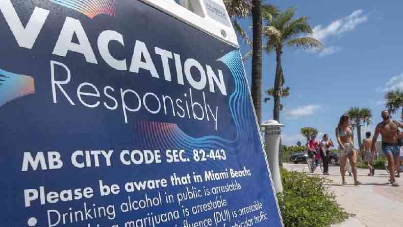 'Frias com responsabilidade'  o slogan da cidade de Miami Beach para o 'spring break'(foto: EPA)