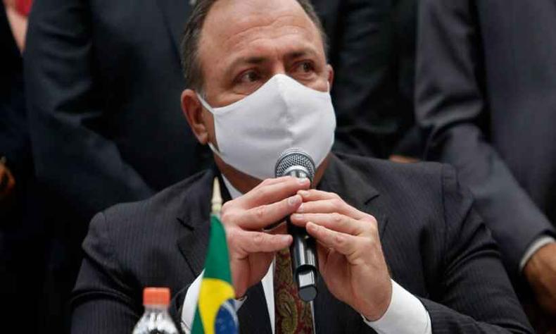 O ministro da Saúde, Eduardo Pazuello, pediu, a reboque do presidente da Câmara, Rodrigo Maia, a liberação de insumos para produção de vacinas contra a COVID-19 (foto: Miguel Schincariol/AFP ) O ministro da Saúde, Eduardo Pazuello, pediu, a reboque do presidente da Câmara, Rodrigo Maia, a liberação de insumos para produção de vacinas contra a COVID-19 (foto: Miguel Schincariol/AFP )