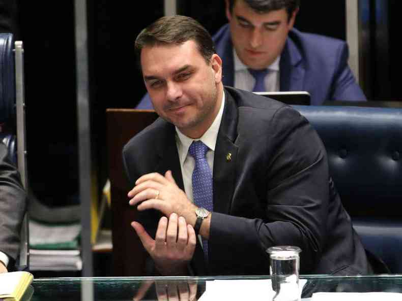 Senador Flvio Bolsonaro, investigado pela prtica de rachadinhas(foto: Fabio Rodrigues Pozzebom/Agncia Brasil)