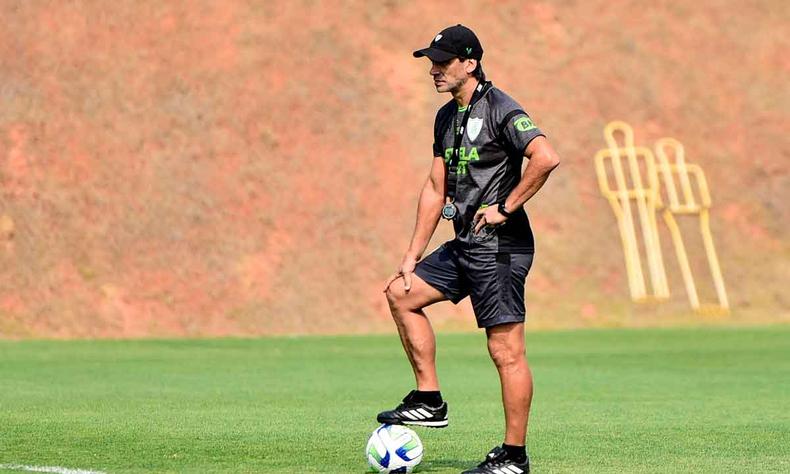 Técnico Fabián Bustos, do América, tem desfalques importantes para o jogo diante do Tricolor paulista, entre eles Benítez e Breno(foto: Mourão Panda/América) Técnico Fabián Bustos