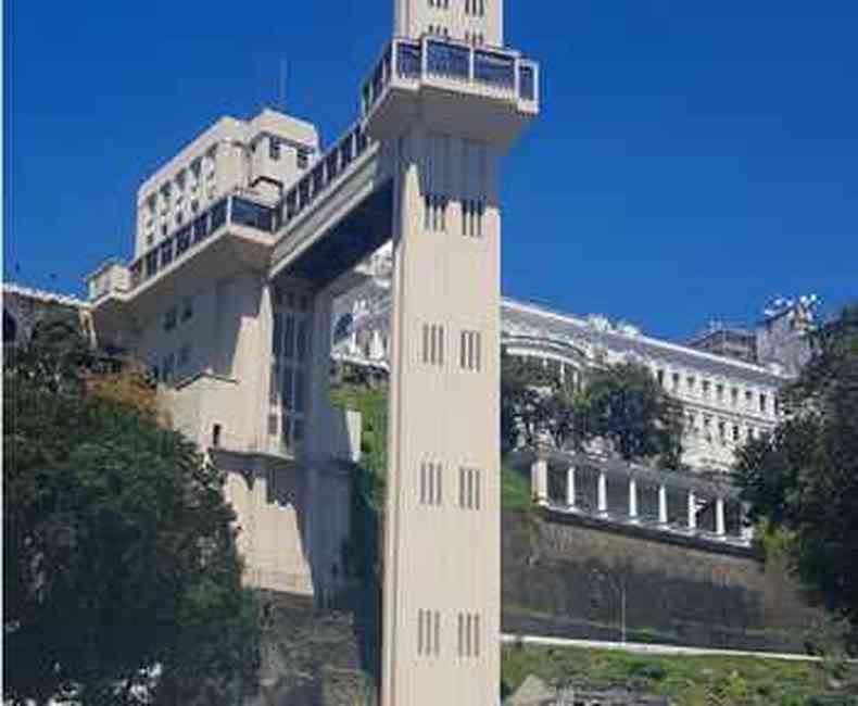 O Elevador Lacerda, que divide a capital baiana entre as partes alta e baixa, foi inaugurado em 1873 (foto: LUANA BASTOS/TM/DIVULGAO)