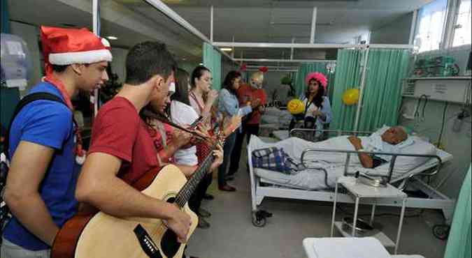 Estudantes foram ao Hospital Belo Horizonte levando muita msica