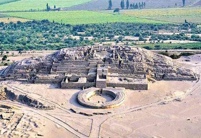 Stios arqueolgicos de Caral so datados em mais de 5 mil anos(foto: Visite Peru/Divulgao)
