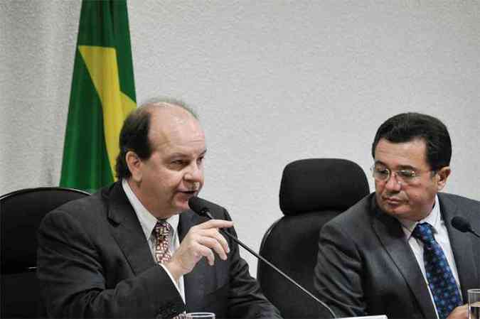 Jorge Zelada (E) durante depoimento, em maio do ano passado,  CPI da Petrobras. Ao lado dele, o presidente da comisso, senador Vital do Rego (PMDB-PB)(foto: Geraldo Magela/Agncia Senado - 29/5/14)