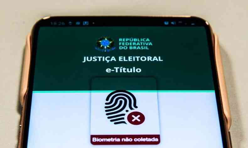 Smartphone com o aplicativo e-ttulo