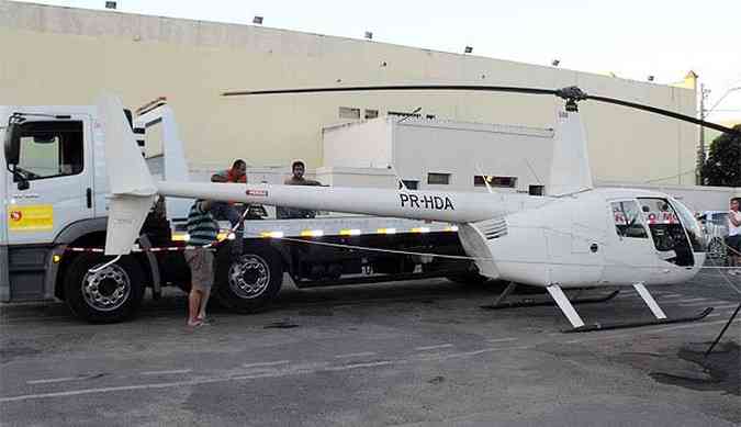 A aeronave foi apreendida pela Polcia Civil e o piloto levado para o presdio da cidade(foto: Polcia Civil/Divulgao)