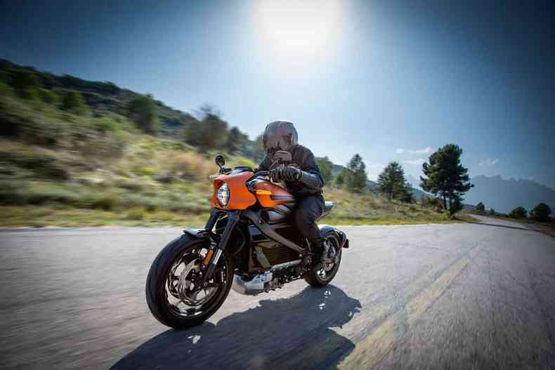 Autonomia  de 177 quilmetros e a acelerao at os 100km/h  feita em 3,5 segundos(foto: Harley-Davidson/Divulgao)