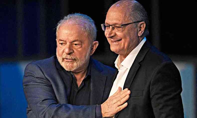 Ao apresentar os relatrios das equipes de transio, o presidente Lula e o vice Geraldo Alckmin (PSD) destacaram os atrasos em programas de vrias reas do governo federal