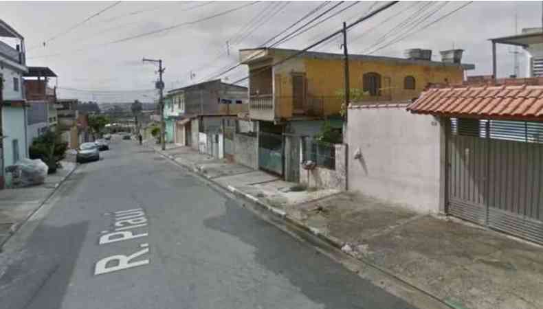 Casal e uma criana de dois anos foram encontrados mortos em uma casa na Rua Piau, em Guarulhos (SP)(foto: Reproduo Google Street View)