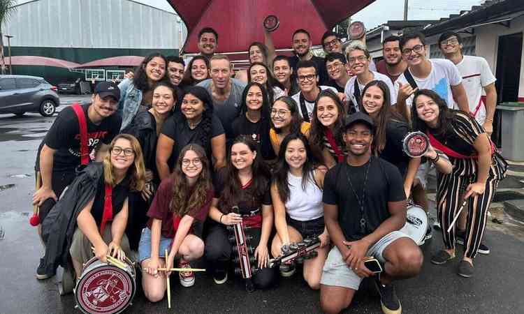 Bateria de direito USP e Chris Martin, do Coldplay