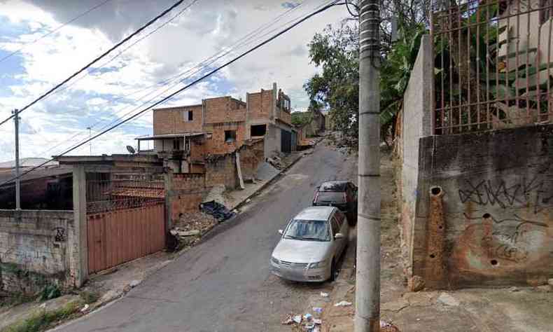 Rapaz de 17 anos foi encontrado na Rua Trs, no Bairro Morada Nova(foto: Reproduo/Google Street View)