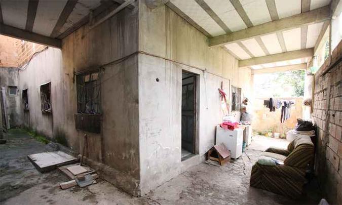 Entrada da residência pode ser até simples, segundo a auxiliar administrativa, mas cabe muita gente(foto: Edésio Ferreira/EM/DA Press) Entrada da residência pode ser até simples, segundo a auxiliar administrativa, mas cabe muita gente(foto: Edésio Ferreira/EM/DA Press)