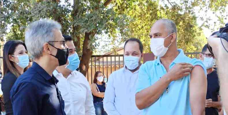 Governador Romeu Zema acompanhou vacinaao contra a COVID-19 em Januria(foto: Prefeitura de Januria/divulgao)