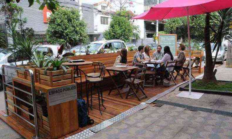 Os parklets são boa alternativa de humanização das cidades(foto: Paulo Filgueiras/EM/DA Press)
