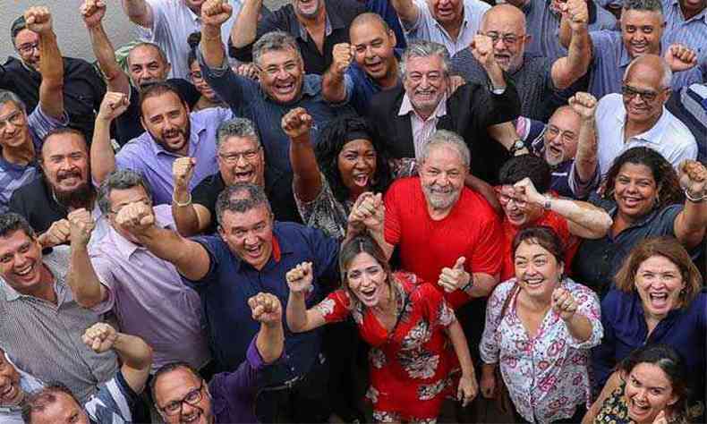 O ex-presidente, que participou de encontro ontem com lideranas sindicais em So Paulo, se apoia em pesquisas eleitorais(foto: Ricardo Stuckert/Dovulgao)