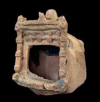 Relicrio de barro escavado prximo a Jerusalm: produzido h cerca de mil anos