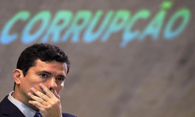 AGU vai abrir processo contra procuradores da Lava Jato e o ex-juiz Sergio Moro(foto: CARL DE SOUZA) Sérgio moro colocando a mão na boca
