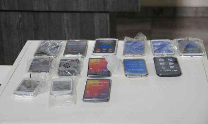 Smartphones roubados e furtados poderão ser bloqueados em até 24 horas nas unidades da PM e da Polícia Civil(foto: Marcos Vieira/EM/D.A.Press) Smartphones roubados e furtados poderão ser bloqueados em até 24 horas nas unidades da PM e da Polícia Civil(foto: Marcos Vieira/EM/D.A.Press)