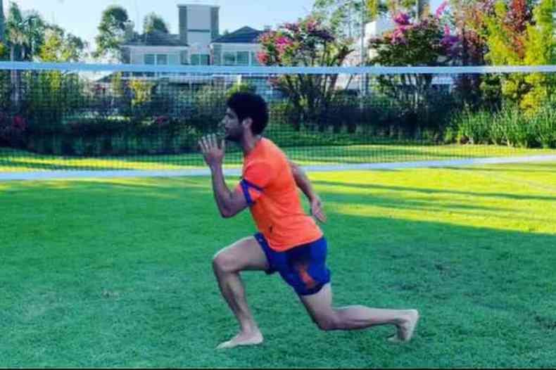 Zagueiro Leo faz treinos fora da Toca da Raposa II desde 7 de maio(foto: Reproduo/Instagram)