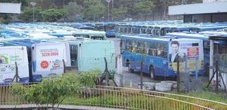 Grande parte da frota de nibus de BH sequer saiu das garagens na manh desta tera-feira(foto: Paulo Filgueiras/EM/D.A Press)