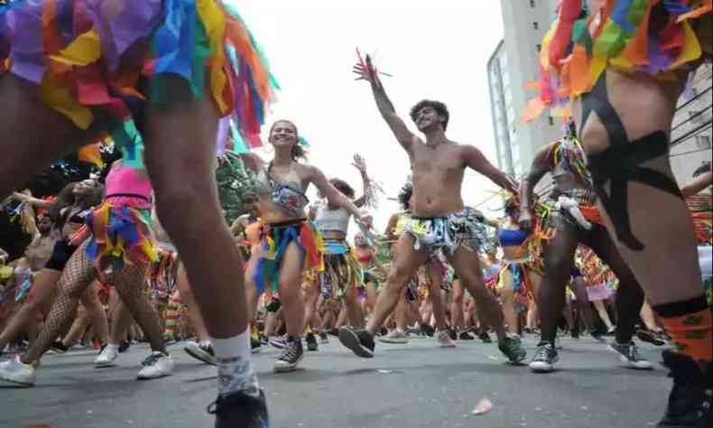 Folies nas ruas de Belo Horizonte durante o pr-carnaval