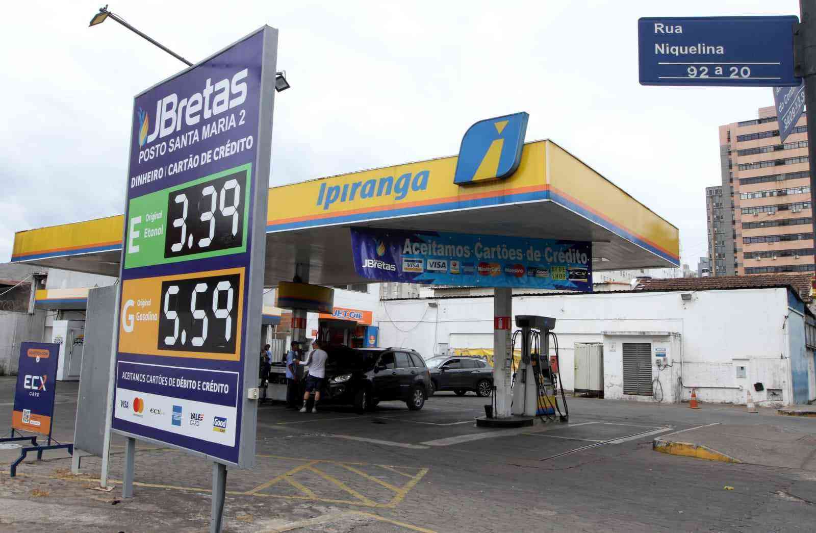 Gasolina fica mais barata em BH, mas está prestes a aumentar; entenda