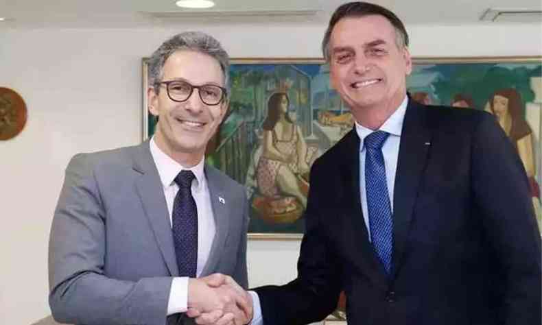 Zema e Bolsonaro se cumprimentam