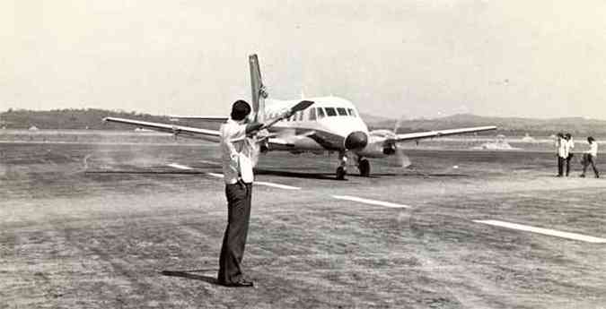 Antes mesmo de entrar em operao , desde julho de 1982 a pista de Confins j recebia avies que eram desviados do aeroporto da Pampulha(foto: Arquivo EM)