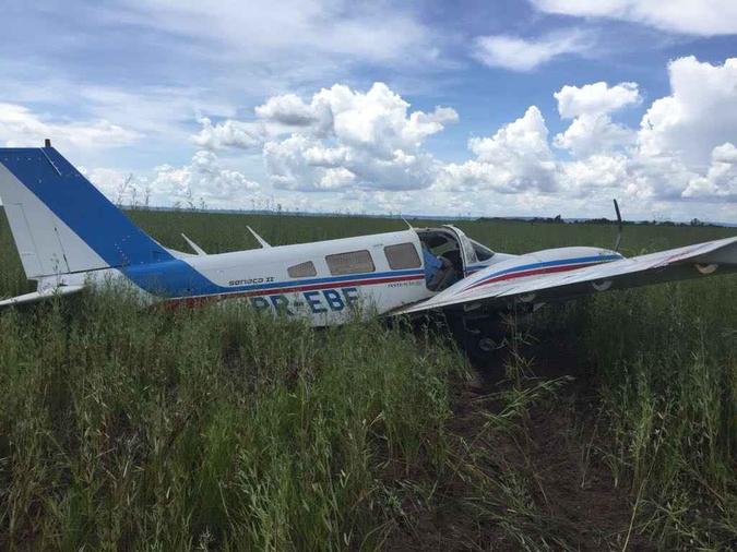 O helicóptero da PF já estava em voo e chegou a tempo de impedir a retirada da droga(foto: Força Aérea Brasileira/Divulgação) O helicóptero da PF já estava em voo e chegou a tempo de impedir a retirada da droga(foto: Força Aérea Brasileira/Divulgação)