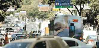 Trnsito ficou congestionado durante todo o dia de ontem, principalmente diante de interdio da Avenida Afondo Pena, em frente  PBH(foto: leandro couri/em/d.a press)