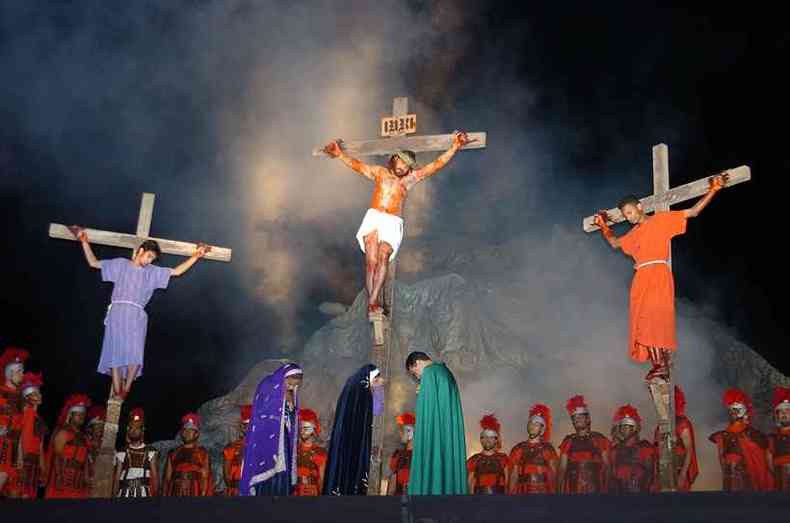 Encenao da semana santa em Sabar atrai visitantes de todas as partes(foto: JUAREZ RODRIGUES/EM)