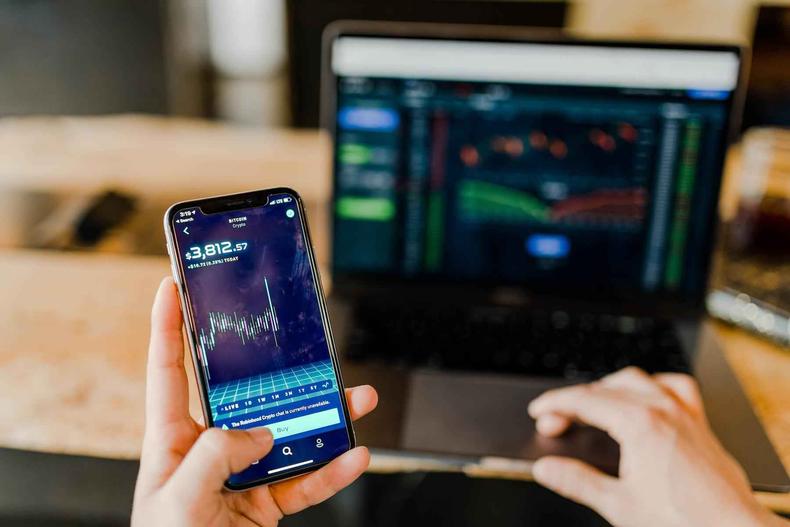 A plataforma facilita o trading on-line(foto: Austin Distel/Unsplash) plataforma que facilita o trading