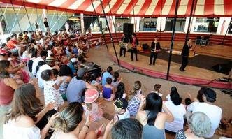 Programa��o de shows foi uma das atra��es para quem aproveitou ainda o espa�o arborizado da universidade(foto: Ramon Lisboa/EM/DA Press)