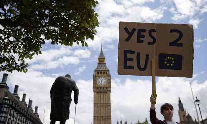 Em Londres, manifestante defende a permanncia do Reino Unido na UE(foto: AFP/JUSTIN TALLIS )