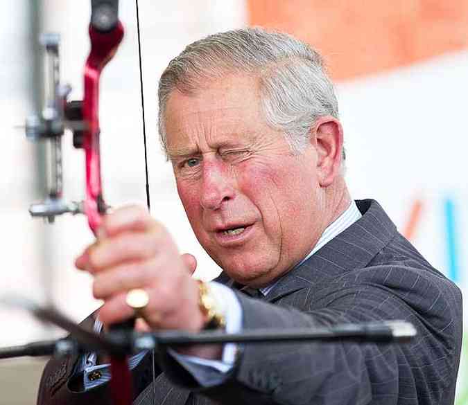 O prncipe Charles e a sua mulher, Camila Parker, participaram de uma cerimnia no Canad em homenagem ao jubileu de Diamante da rainha Elizabeth II. Charles e a duquesa visitaram a Universidade de Toronto e as instalaes dos Jogos Pan-Americanos 2015. (foto: AFP)