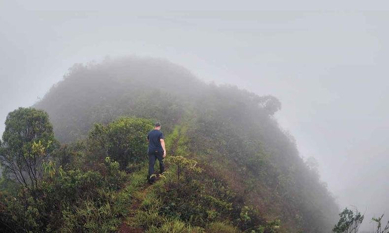 Belo Horizonte - MG. 125 anos de Belo Horizonte. Ponto mais alto da Serra do Cachimbo, com 1.432 metros. Serra mais alta de Belo Horizonte