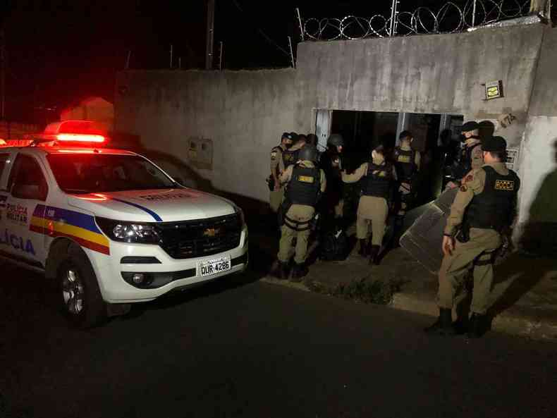 policiais atendem ocorrncia em Patos de Minas