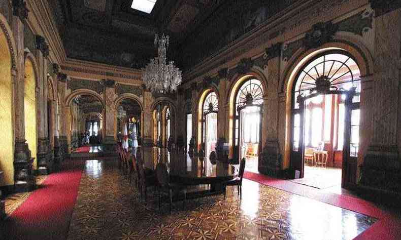 Salo de banquetes do Palcio da Liberdade: mveis adquiridos para a visita do casal real belga, em 1920 (foto: Edsio Ferreira/EM/DA Press - 8/12/18)