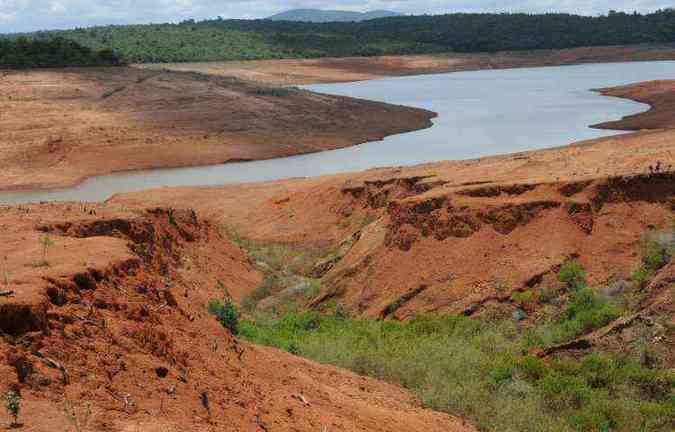 A represa de Serra Azul apresentou alta de 17,9 pontos percentuais em um ms(foto: Beto Novaes/EM/D.A Press)