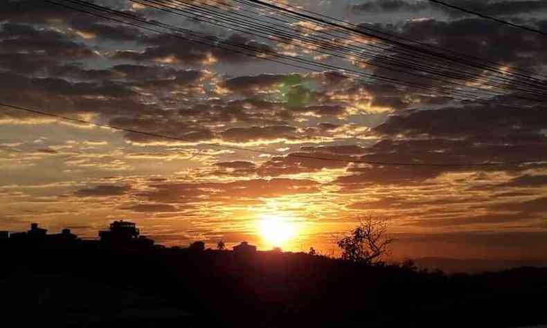 Vista do amanhecer no Bairro Ribeiro de Abreu, na Regio Nordeste de Belo Horizonte(foto: Jair Amaral/EM/D.A Press)