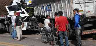 Duplicao  esperana para acabar com rotinas de acidentes na estrada(foto: Paulo Filgueiras/EM/D.A Press - 3/8/12)
