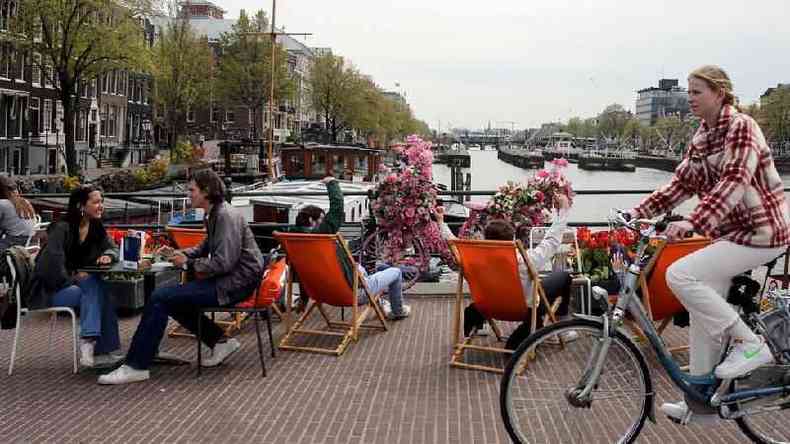Holanda precisou voltar a impor restries  ocupao de restaurantes e bares(foto: Getty Images)