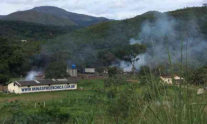 Fumaa tomou conta do cu da cidade de Rio Acima, na Grande BH(foto: Divulgao/Corpo de Bombeiros)