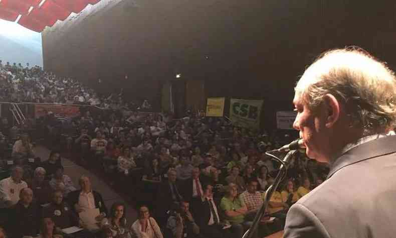 Pr-candidato Ciro Gomes em palestra na capital mineira(foto: Reproduo/Facebook)