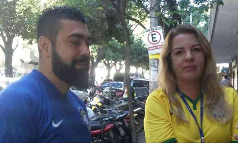 Samir Cadar, 40, e Cristiane Cabral, 41, vo trabalhar at 12h30, mas j esto no clima(foto: Jair Amaral/EM/DA Press)