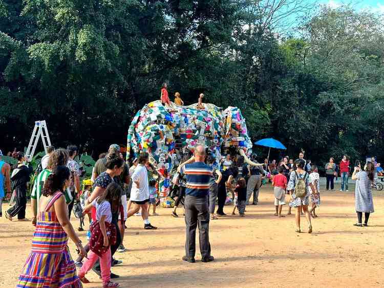 espetculo 'Elefanteatro' do grupo  Pigmalio Escultura que Mexe