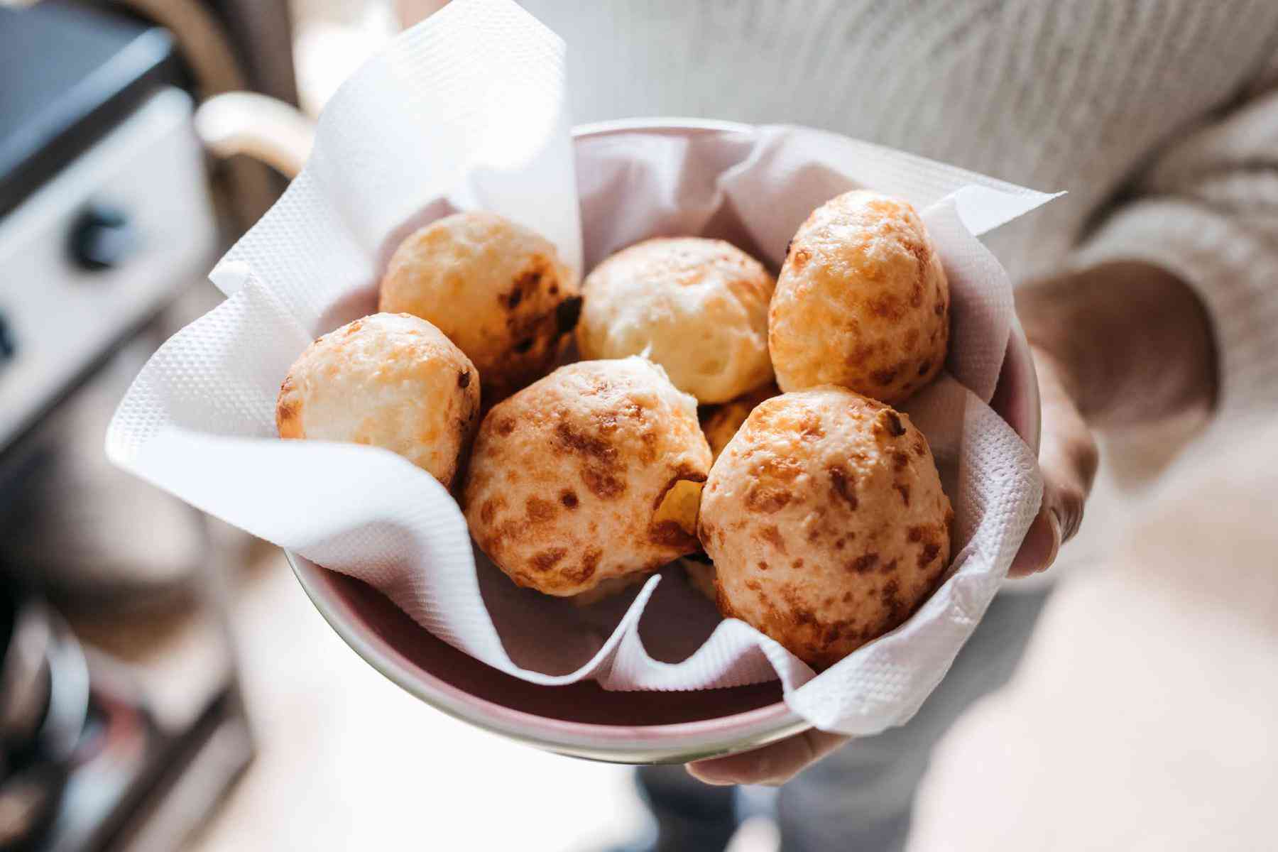 Copa do Mundo: brasileiros trocam o churrasco pelo pão de queijo