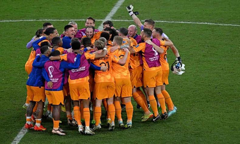Jogadores da Holanda comemoraram a vitria sobre os EUA, que valeu vaga nas quartas de final da Copa do Catar
