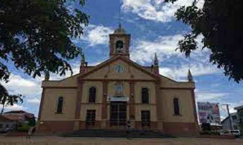 Igreja da pequena Monte Belo, cuja populao est assustada com o assalto 