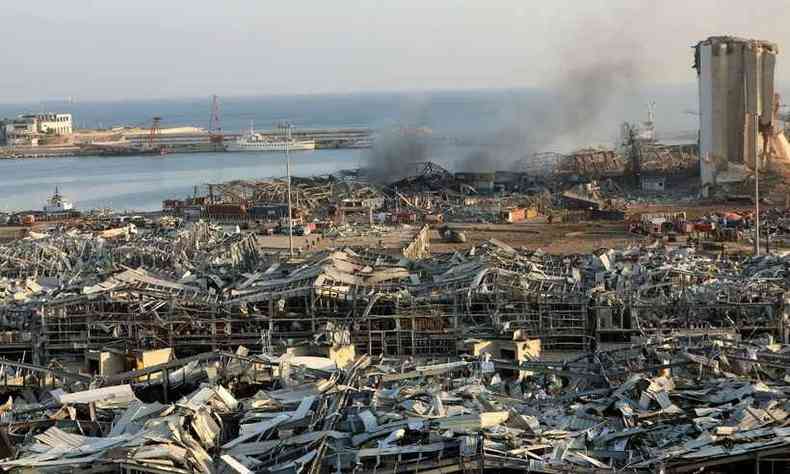 Destruio foi total no entorno do porto de Beirute(foto: Anwar AMRO / AFP)